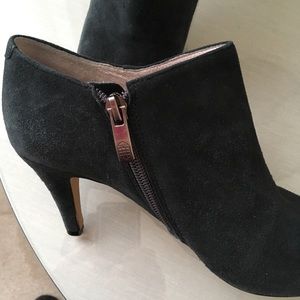 Vince Camuto Corra Suede Booties EUC